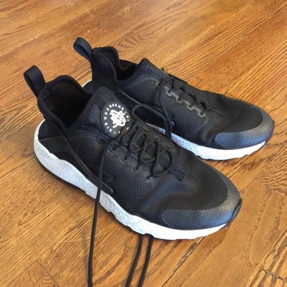 Nike Shoes - Nike Air Huarache